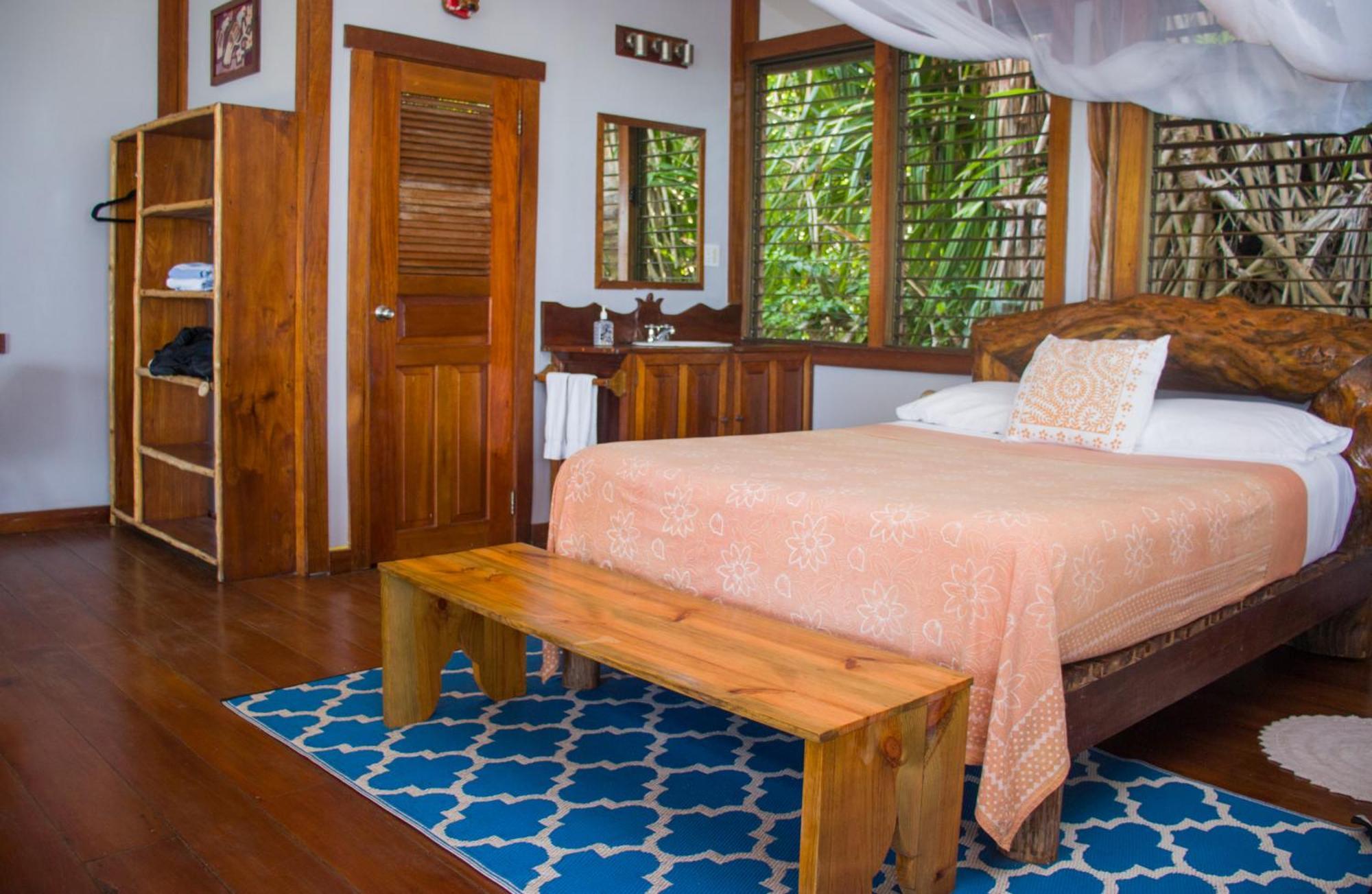 Casa Cayuco Eco-Adventure Lodge ボカス・タウン エクステリア 写真