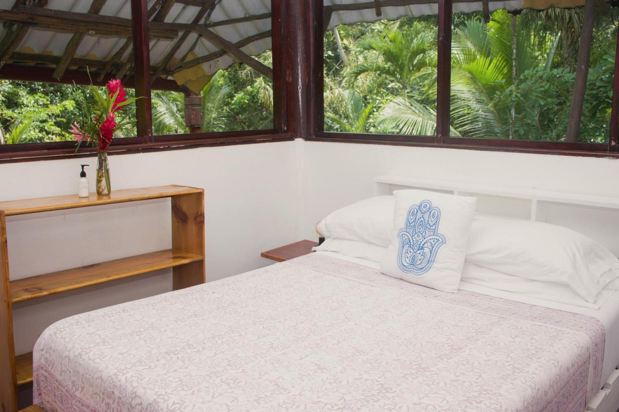 Casa Cayuco Eco-Adventure Lodge ボカス・タウン エクステリア 写真