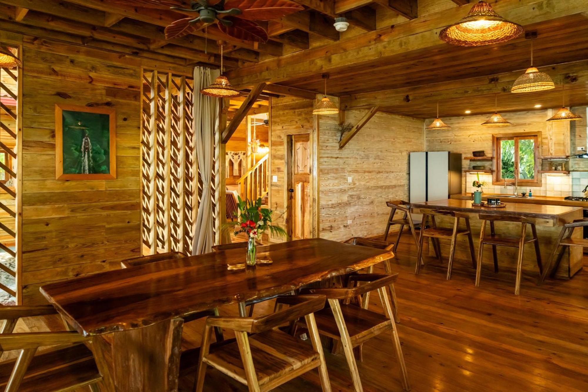 Casa Cayuco Eco-Adventure Lodge ボカス・タウン エクステリア 写真