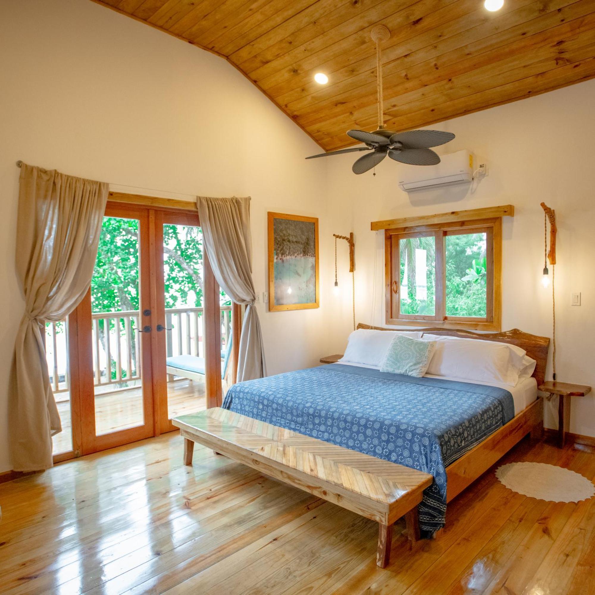 Casa Cayuco Eco-Adventure Lodge ボカス・タウン エクステリア 写真