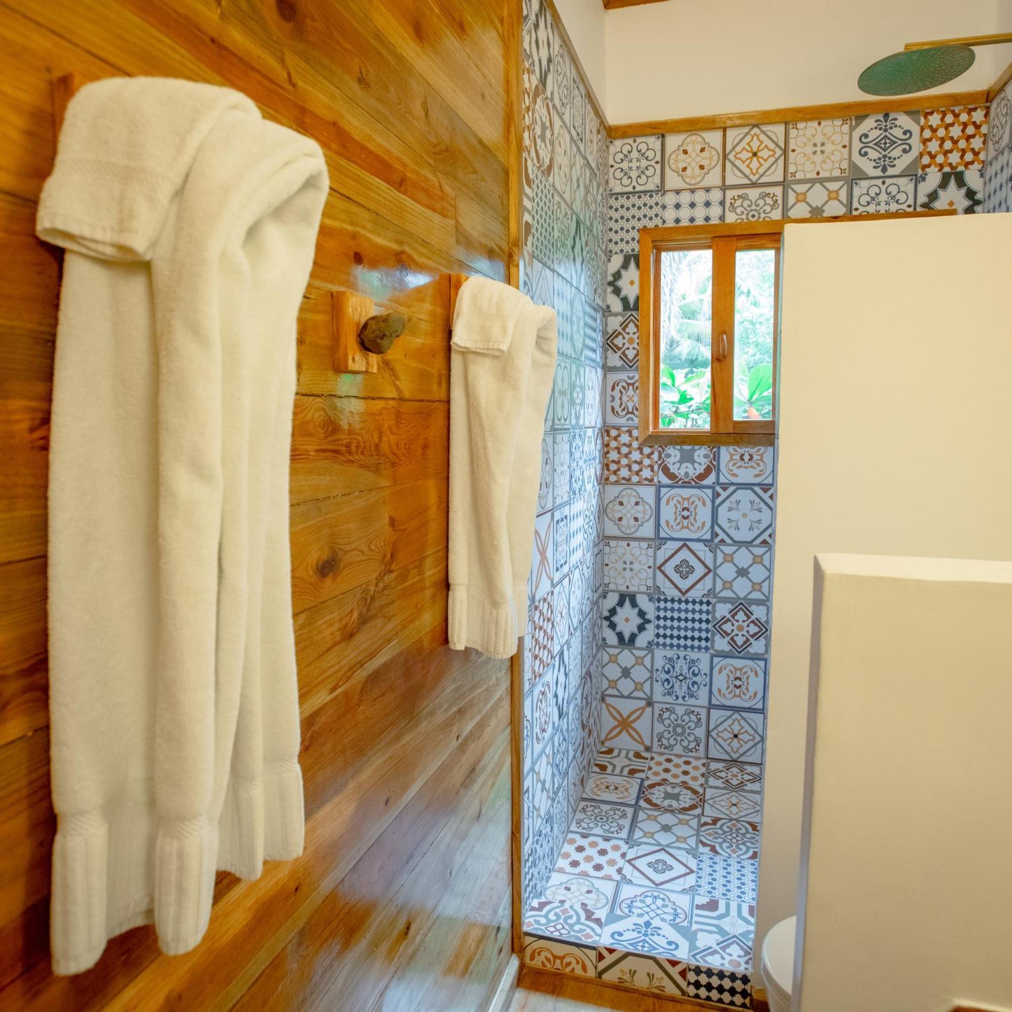 Casa Cayuco Eco-Adventure Lodge ボカス・タウン エクステリア 写真