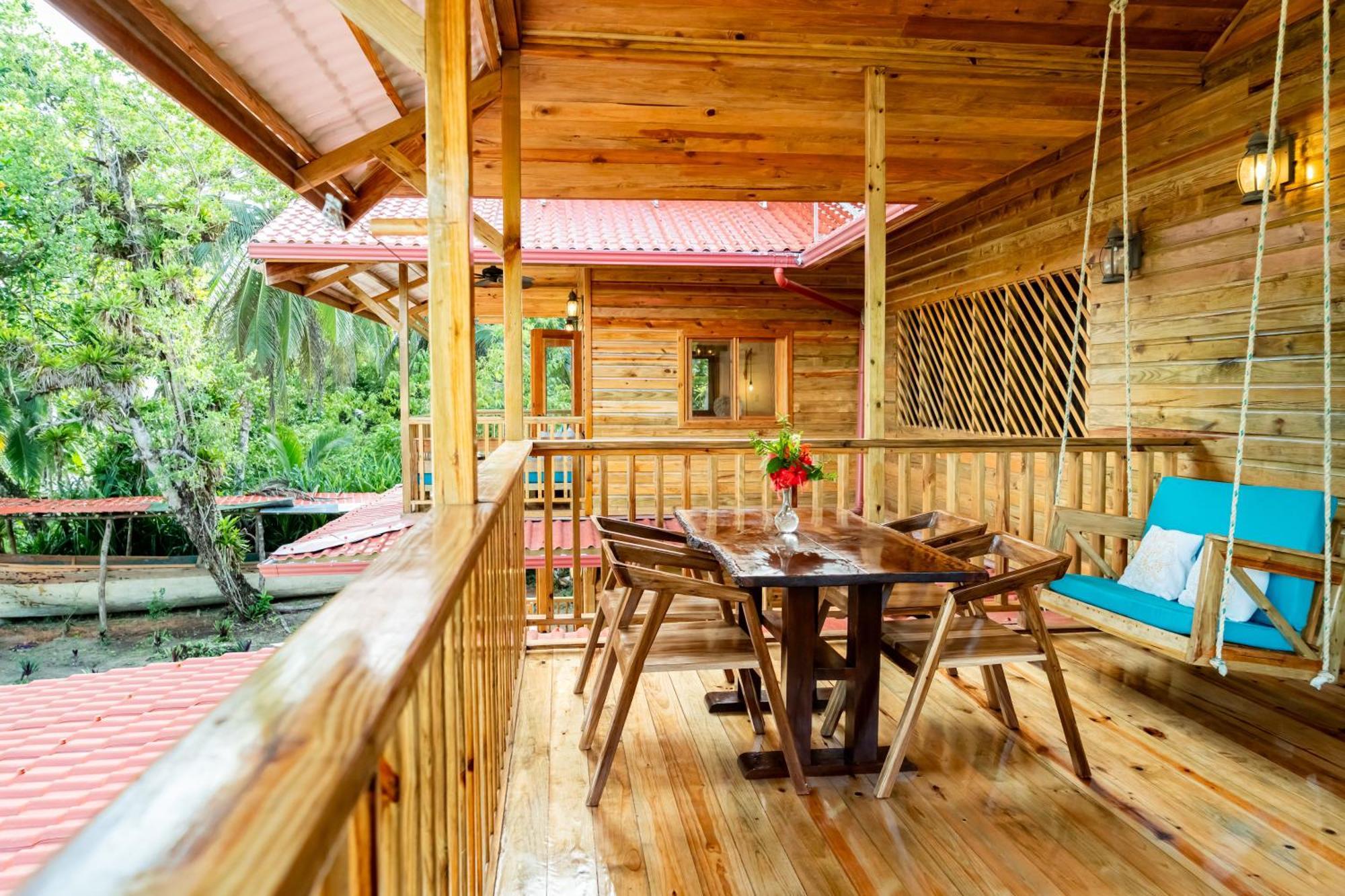 Casa Cayuco Eco-Adventure Lodge ボカス・タウン エクステリア 写真