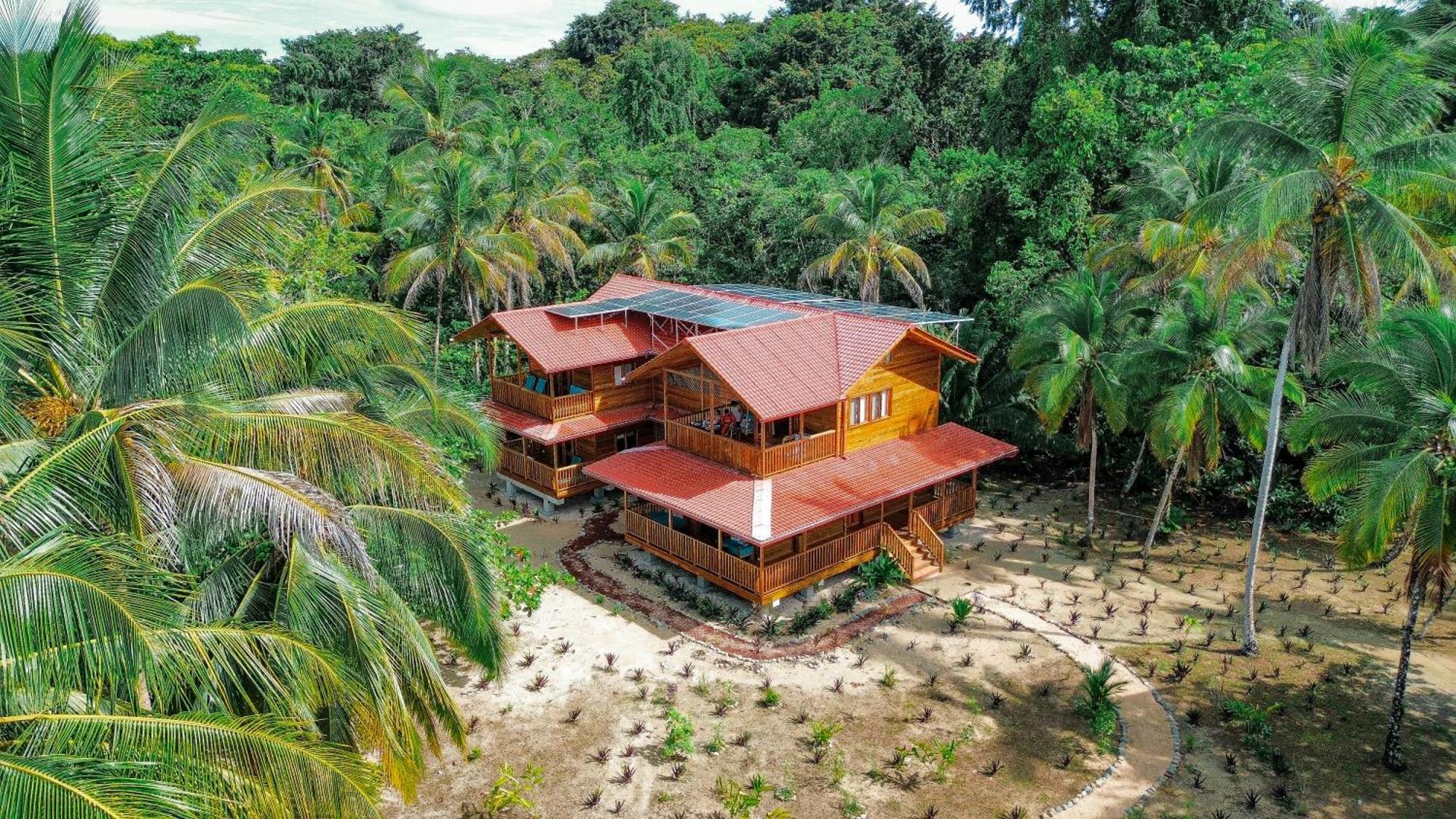Casa Cayuco Eco-Adventure Lodge ボカス・タウン エクステリア 写真