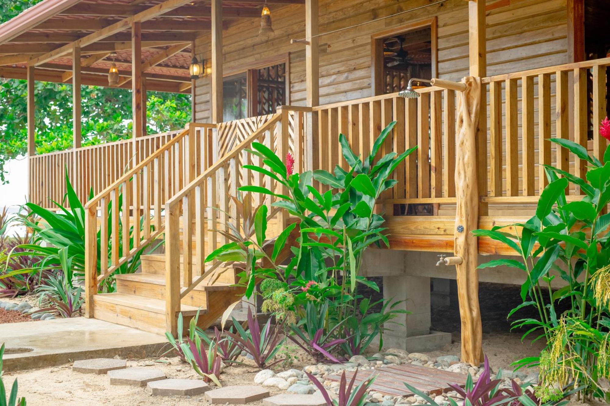 Casa Cayuco Eco-Adventure Lodge ボカス・タウン エクステリア 写真