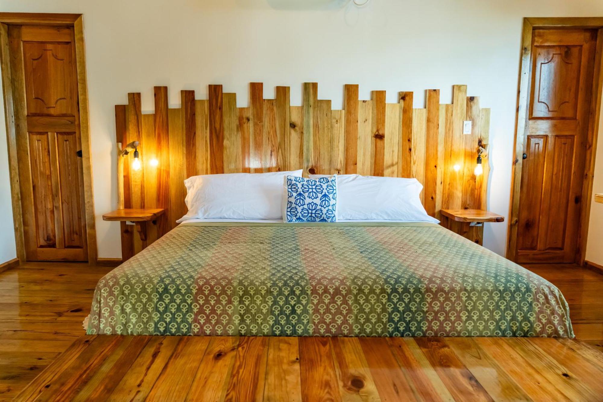 Casa Cayuco Eco-Adventure Lodge ボカス・タウン エクステリア 写真